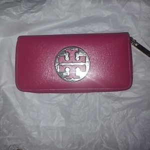 Tory Burch Wallet.